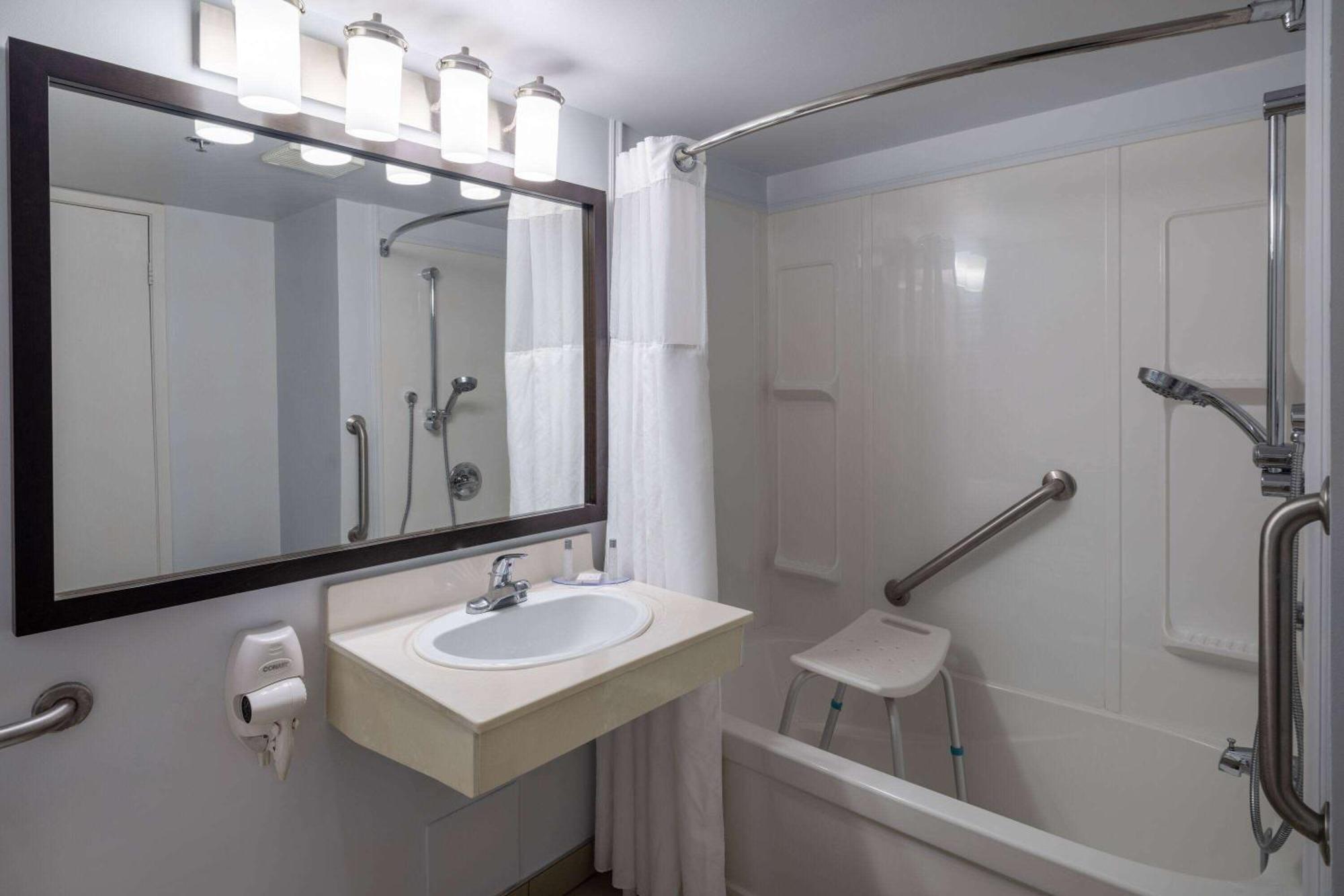 Travelodge Suites By Wyndham Saint John Kültér fotó