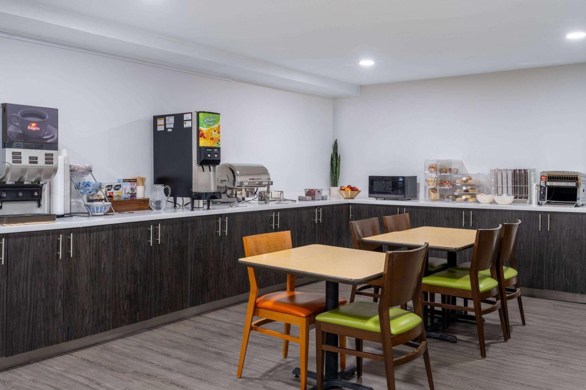 Travelodge Suites By Wyndham Saint John Kültér fotó